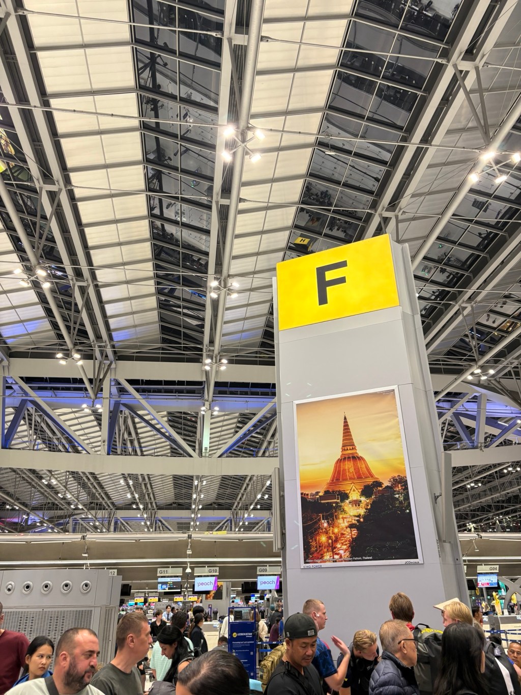 【2025年12月版タイ🇹🇭スワンナプーム空港にあるMiracle Business classラウンジ体験レビュー（食事・シャワー・混雑注意まとめ）】